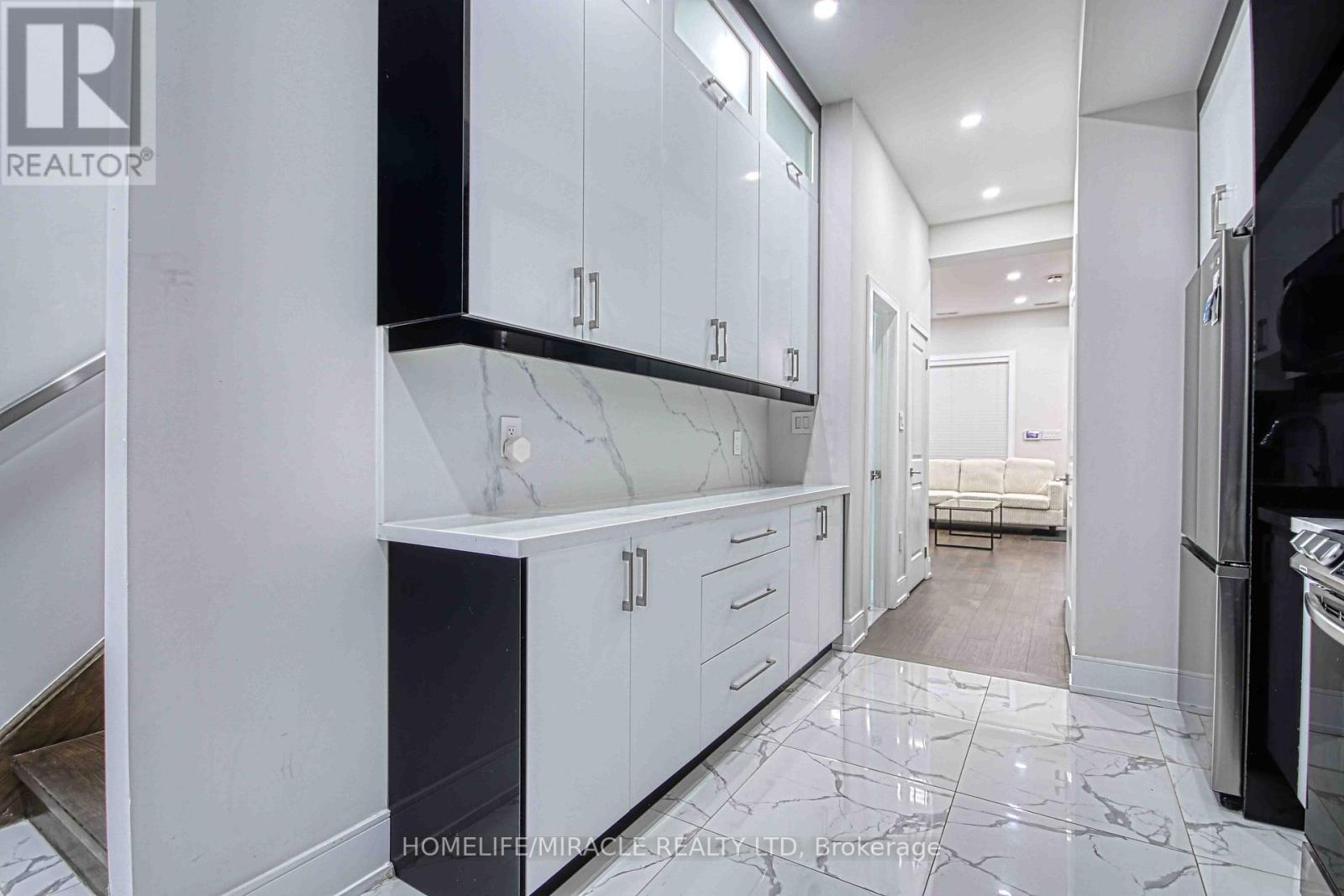 471 JONES AVENUE - 15