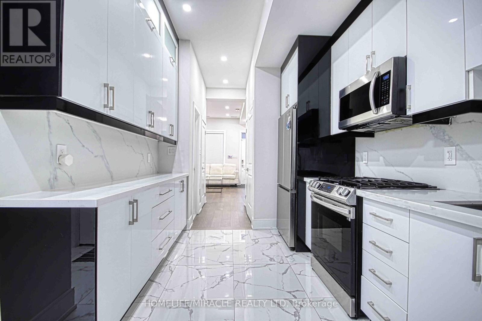 471 JONES AVENUE - 16