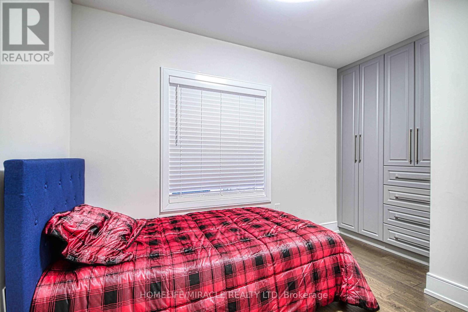 471 JONES AVENUE - 19