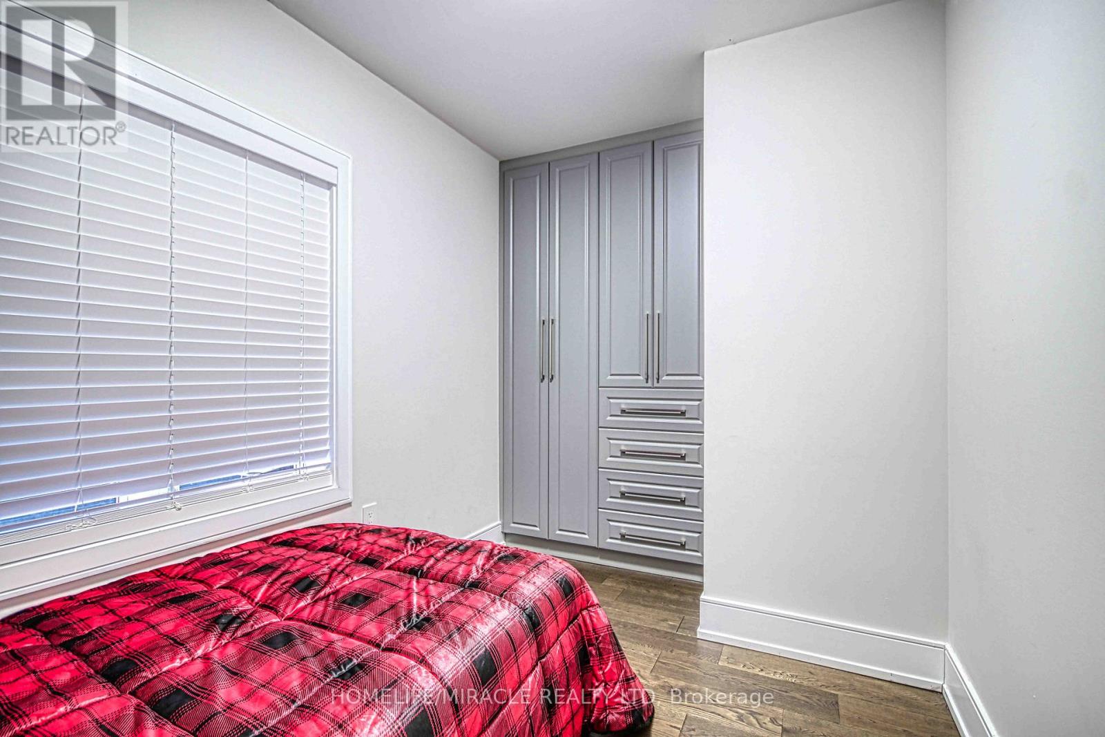 471 JONES AVENUE - 20