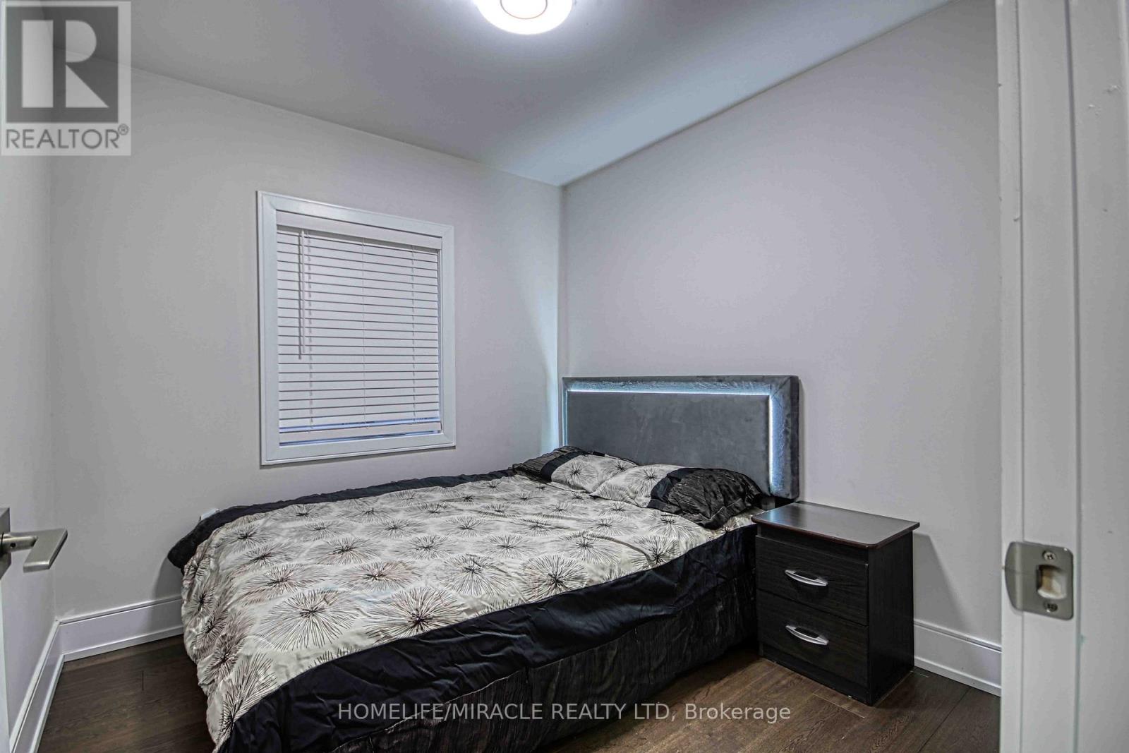 471 JONES AVENUE - 21