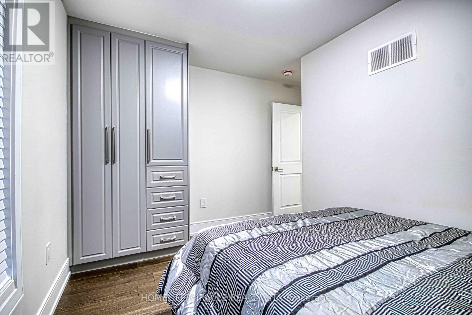471 JONES AVENUE - 23