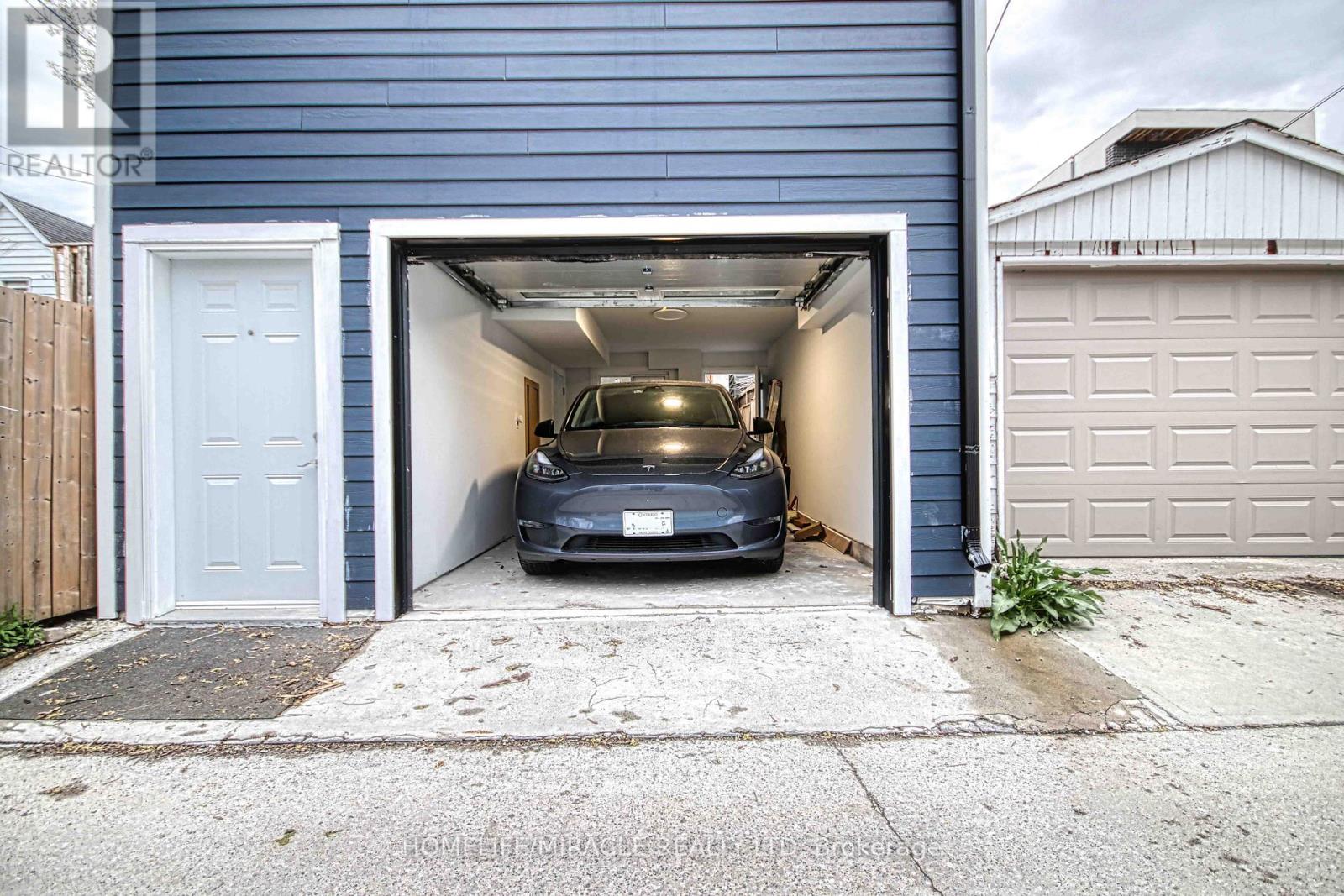 471 JONES AVENUE - 25