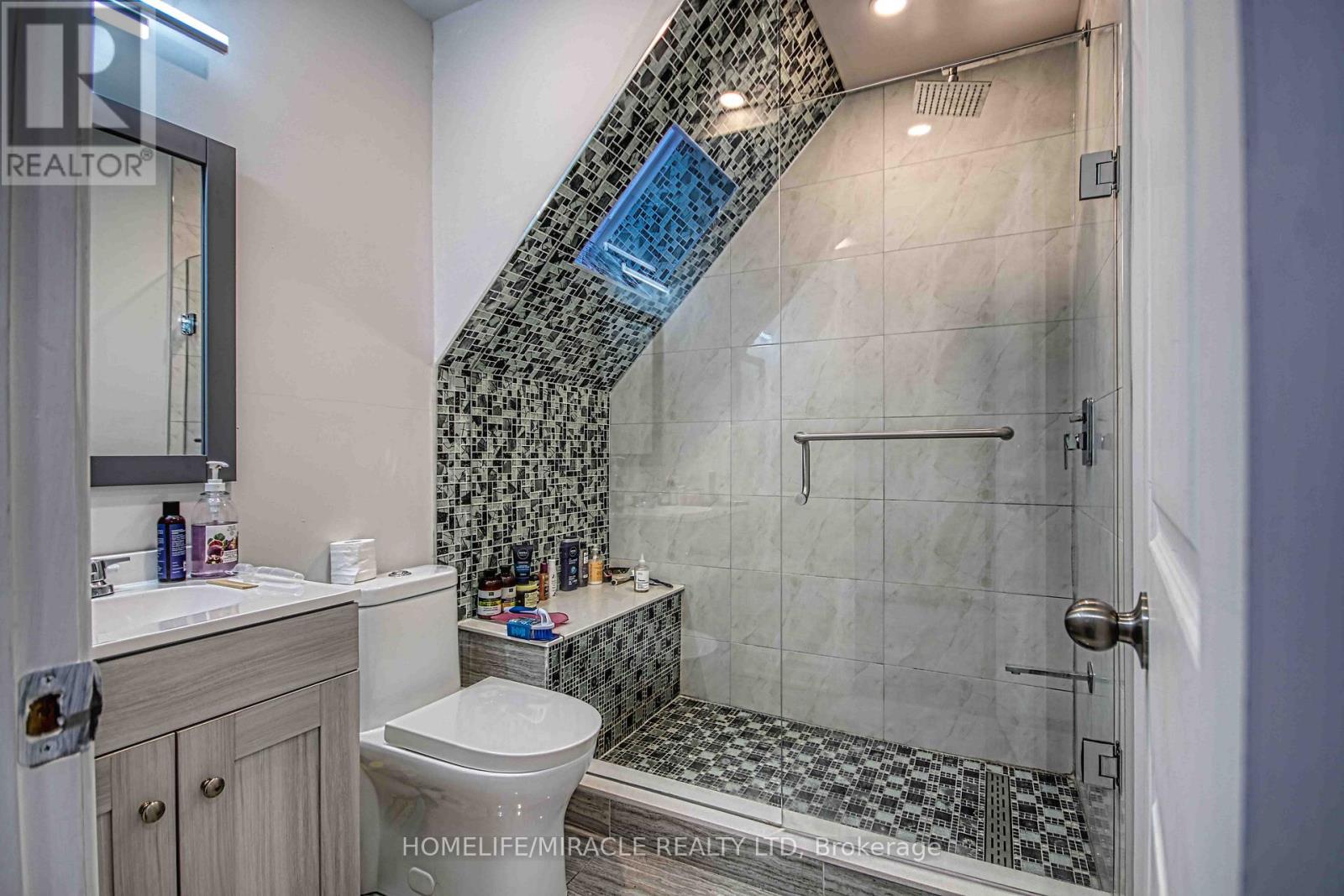 471 JONES AVENUE - 28
