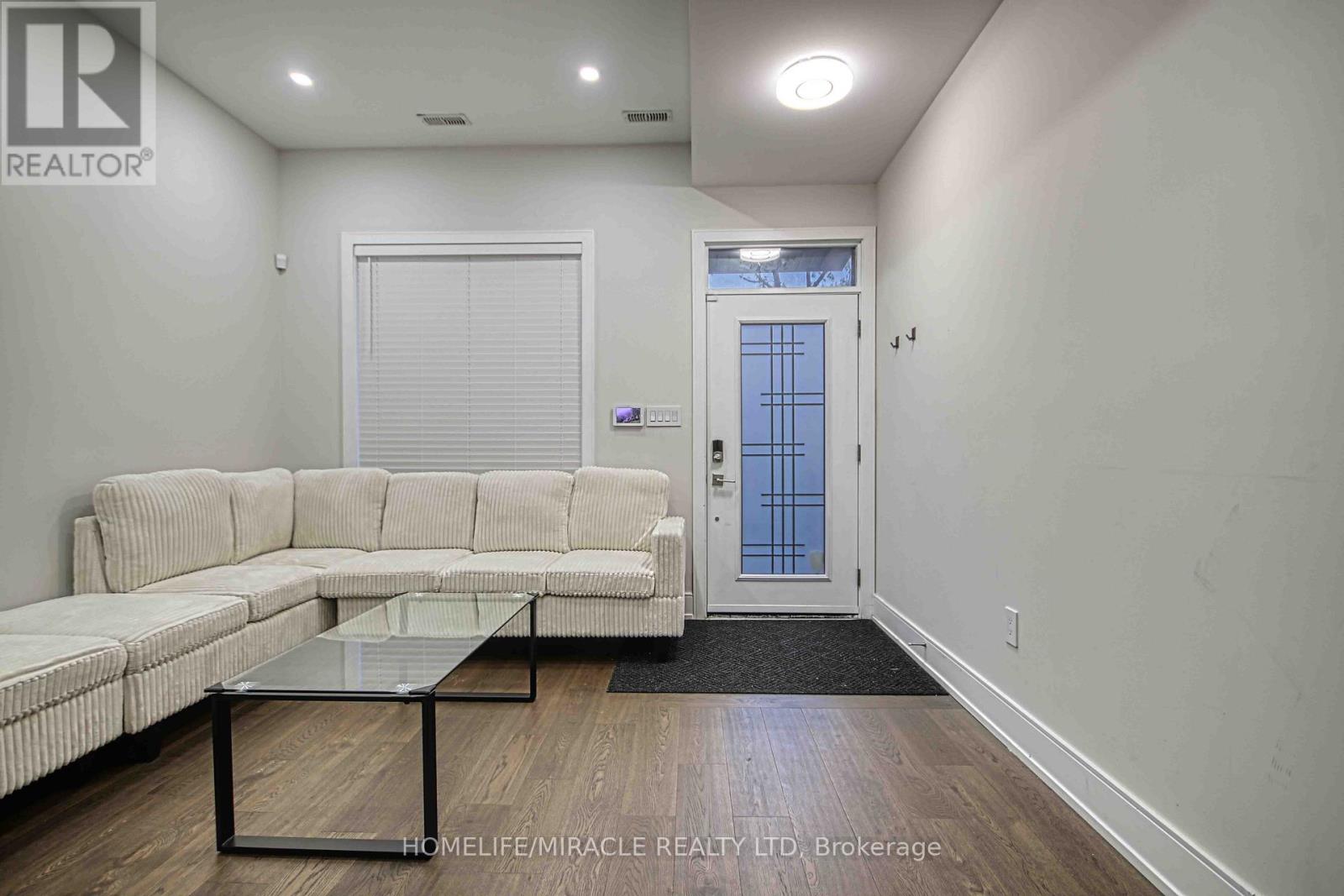 471 JONES AVENUE - 5