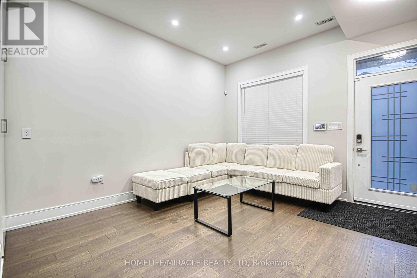 471 JONES AVENUE - 6