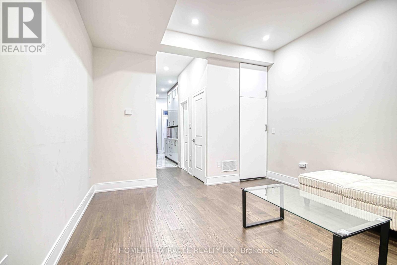 471 JONES AVENUE - 8