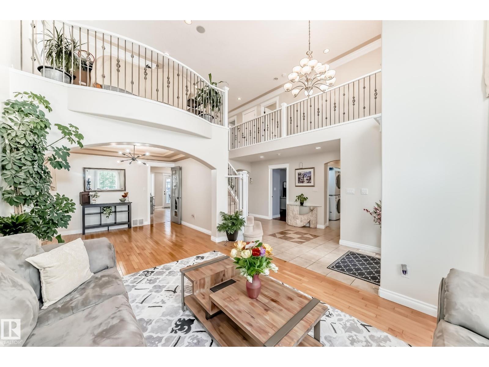 6736 11 AV SW - Image 2