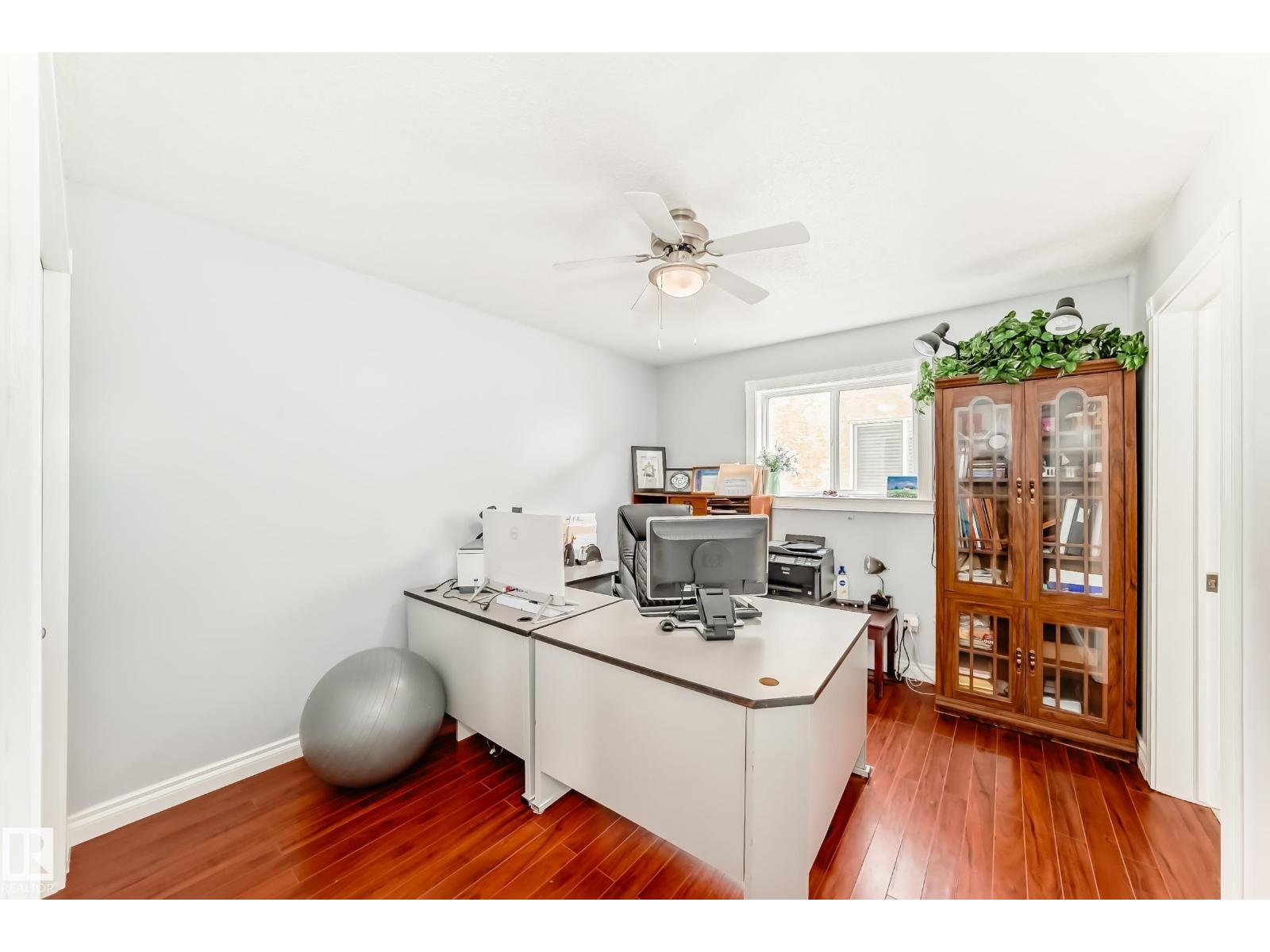 6736 11 AV SW - 25
