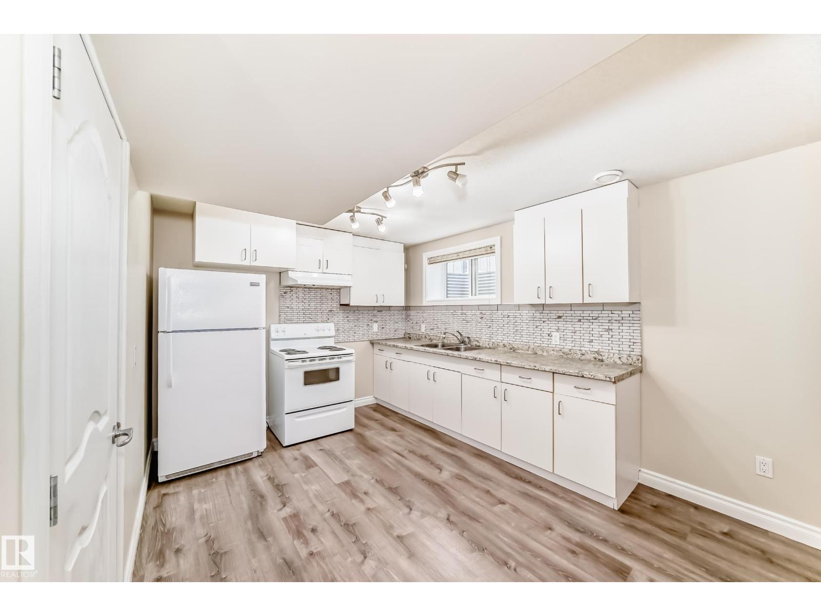6736 11 AV SW - 57