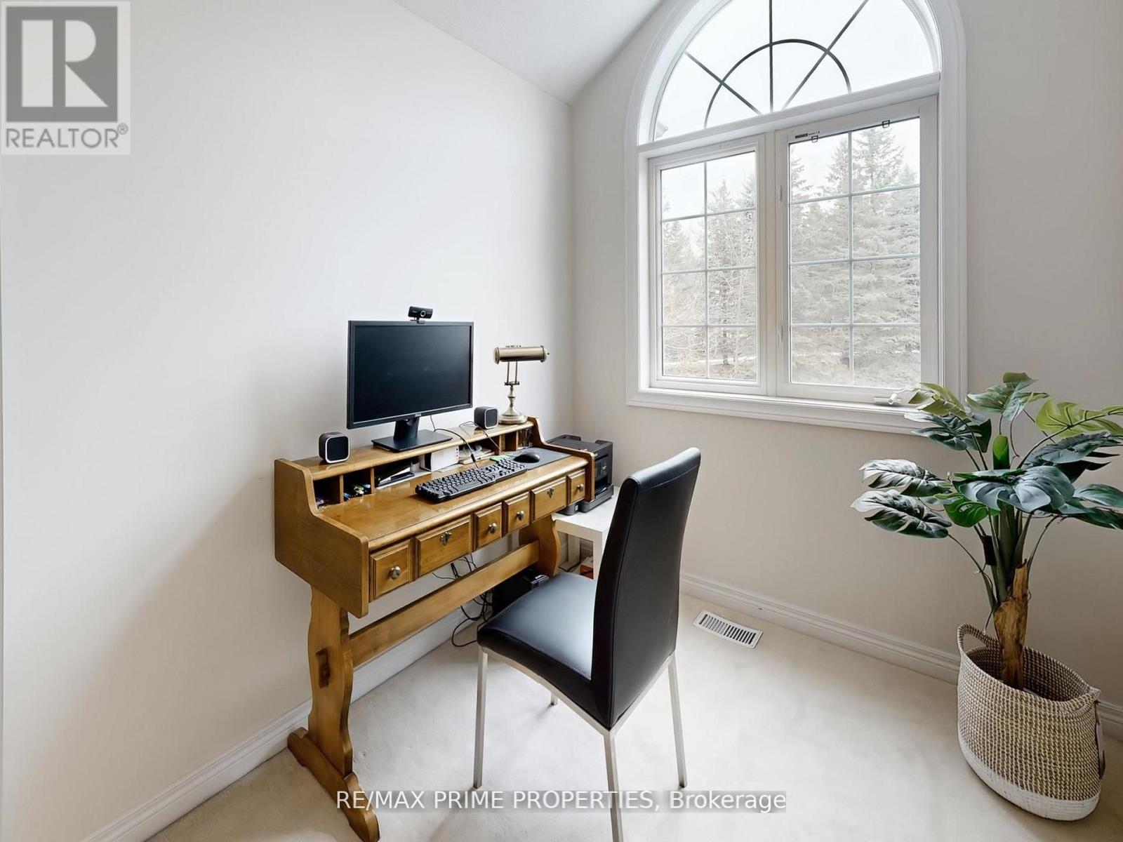 #18 11 BERCZY CREEK WAY - 37