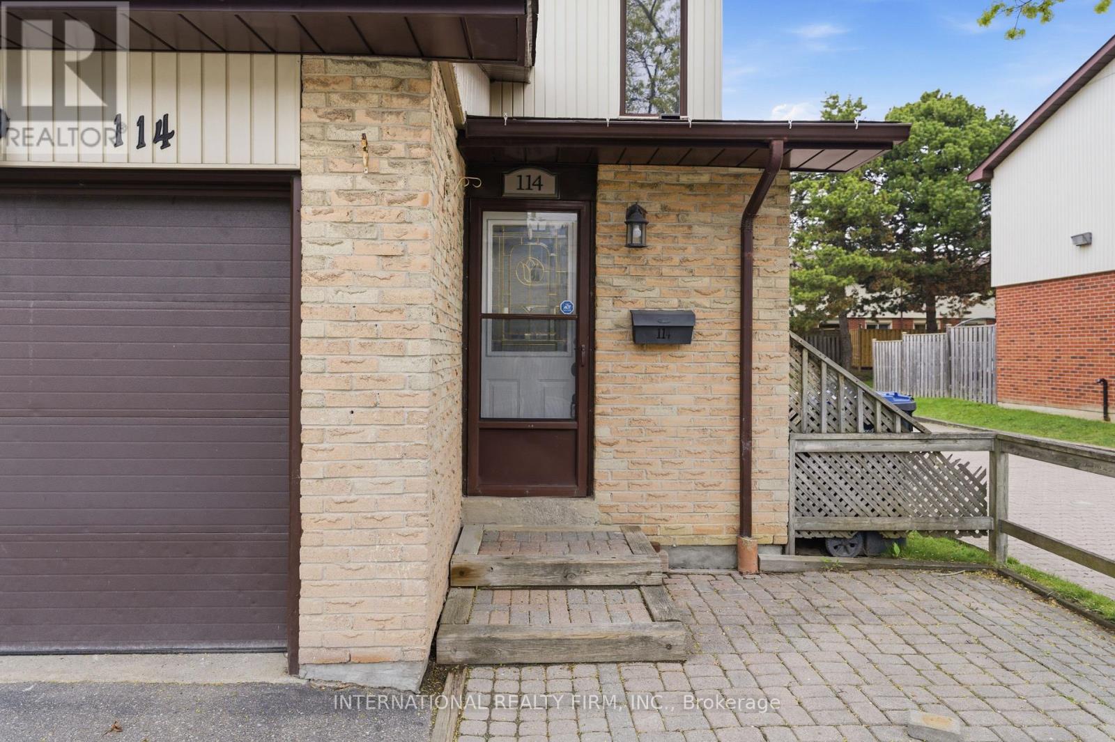 114 FOSTER CRESCENT - 2
