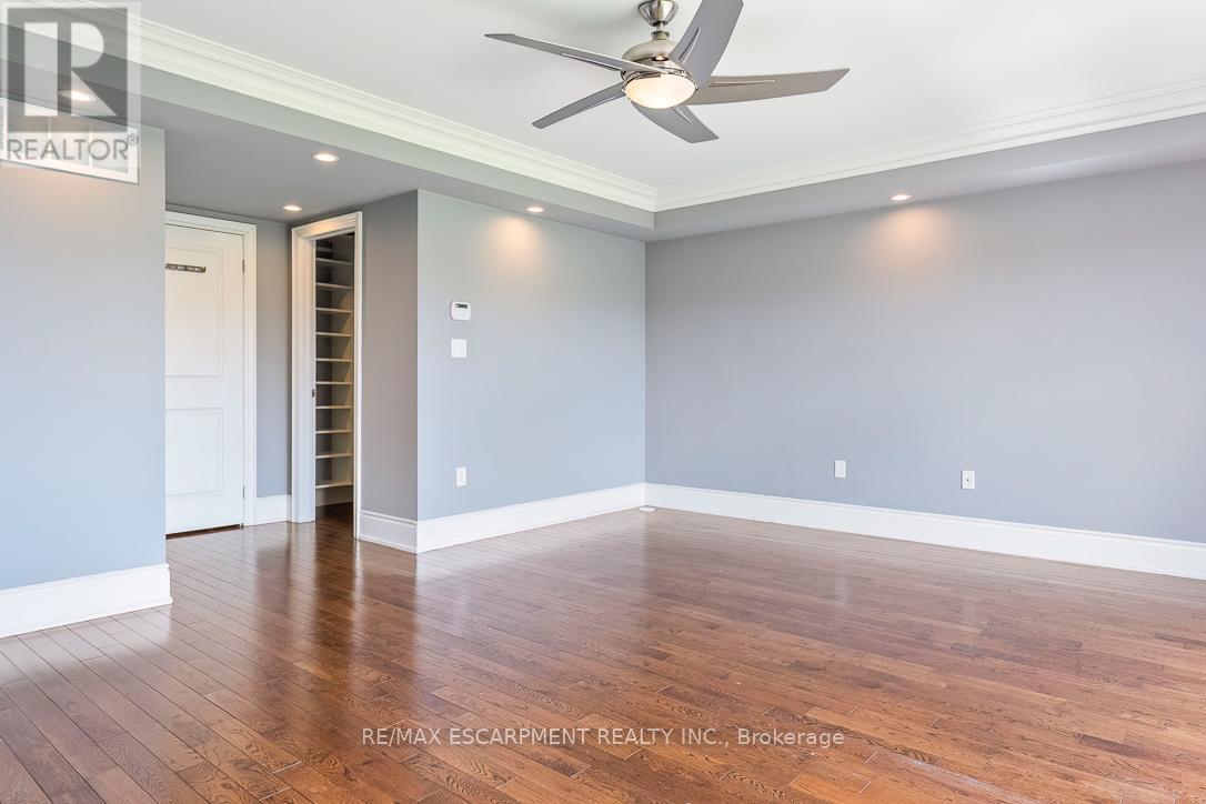 216 REBECCA STREET - 33