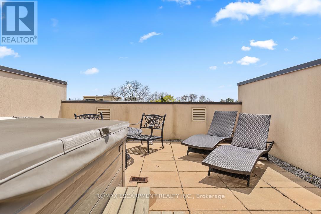 216 REBECCA STREET - 44