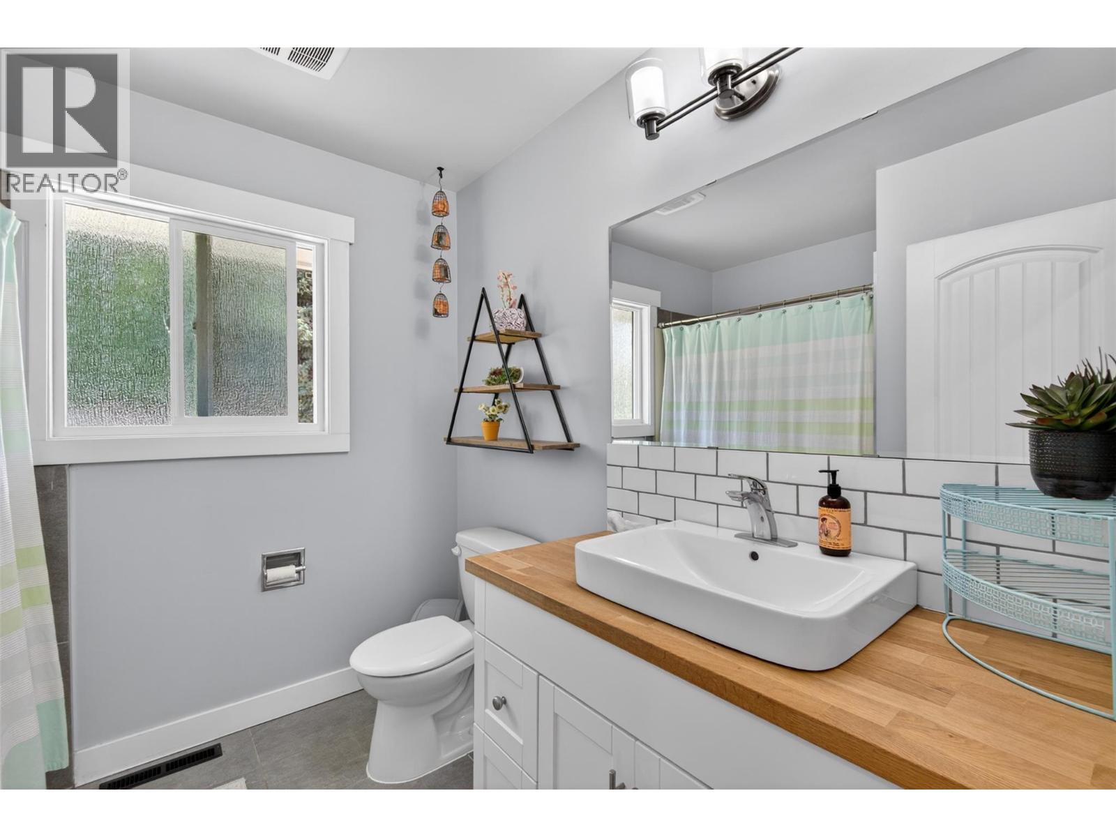 118 Dartmouth Place, Penticton