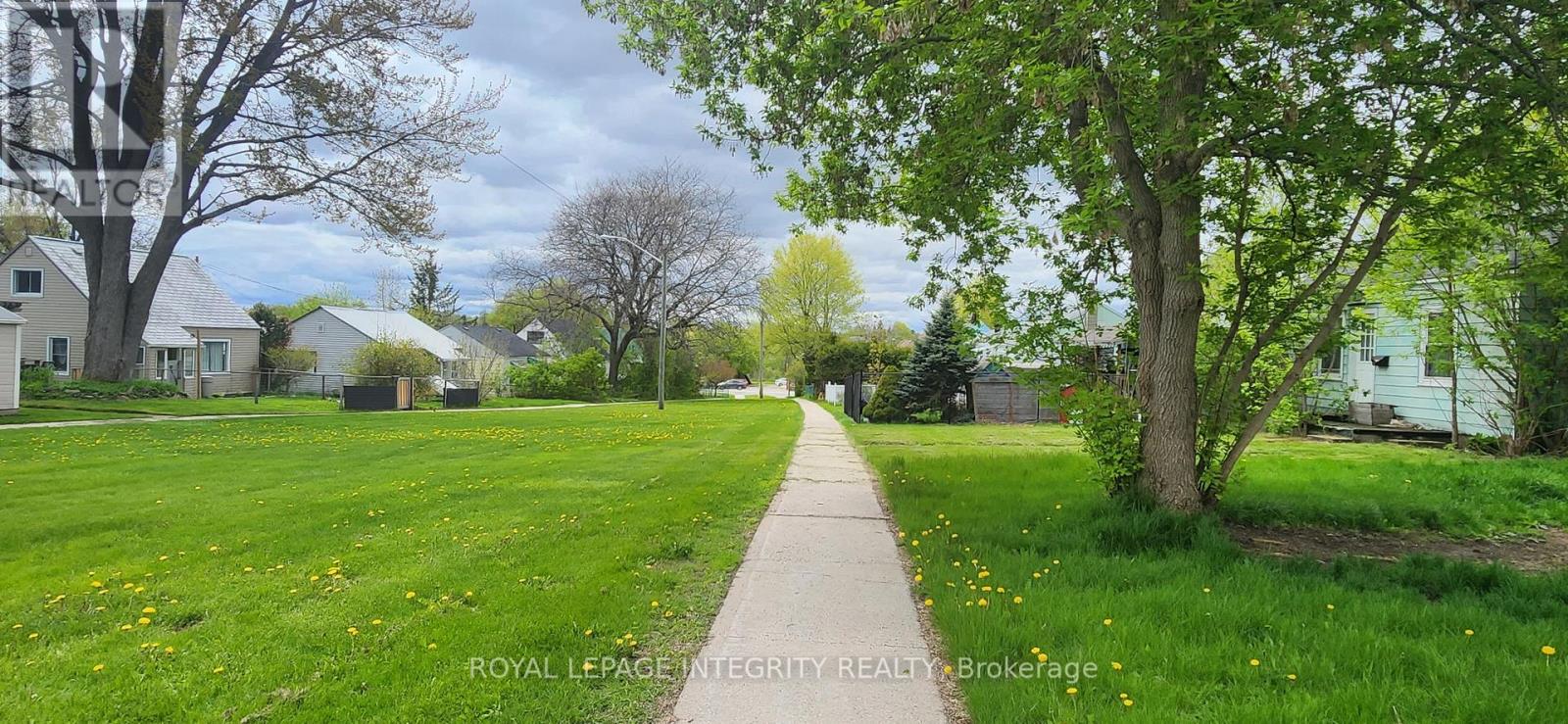 17 ROOSEVELT DRIVE - 6