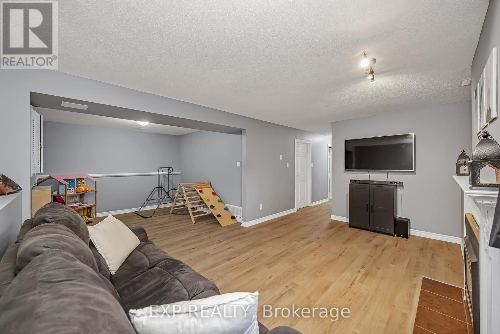 46 NELSON STREET W - 27