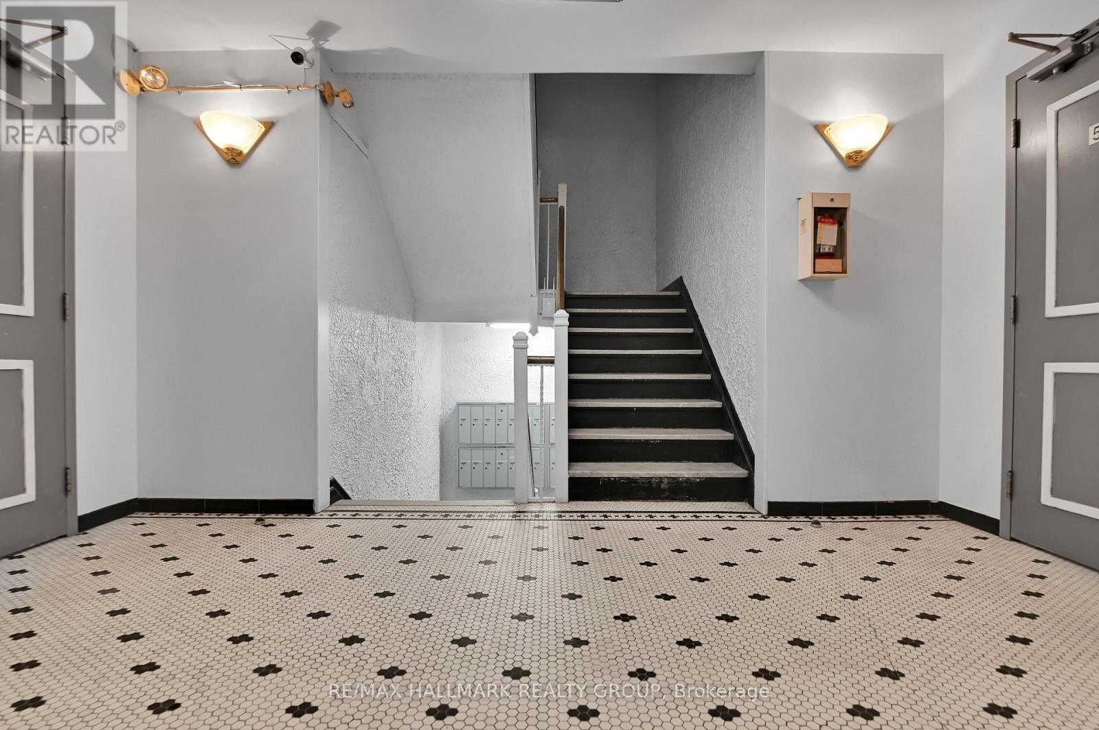 61 CARTIER STREET - 13