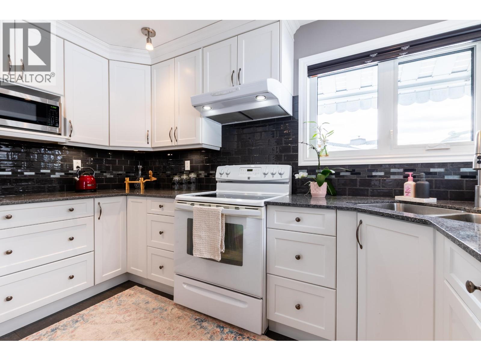 Photo 11 of 41 — 4549 DELTA PLACE · Prince George, BC