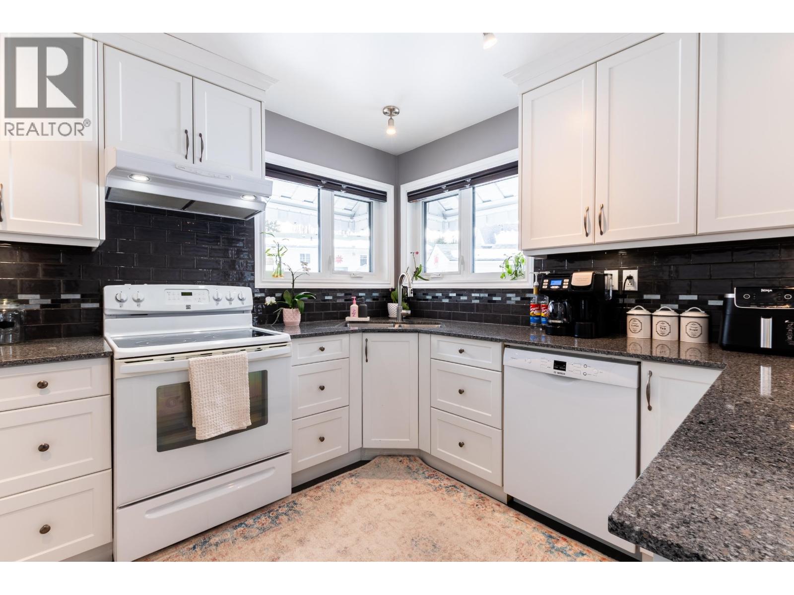 Photo 8 of 41 — 4549 DELTA PLACE · Prince George, BC