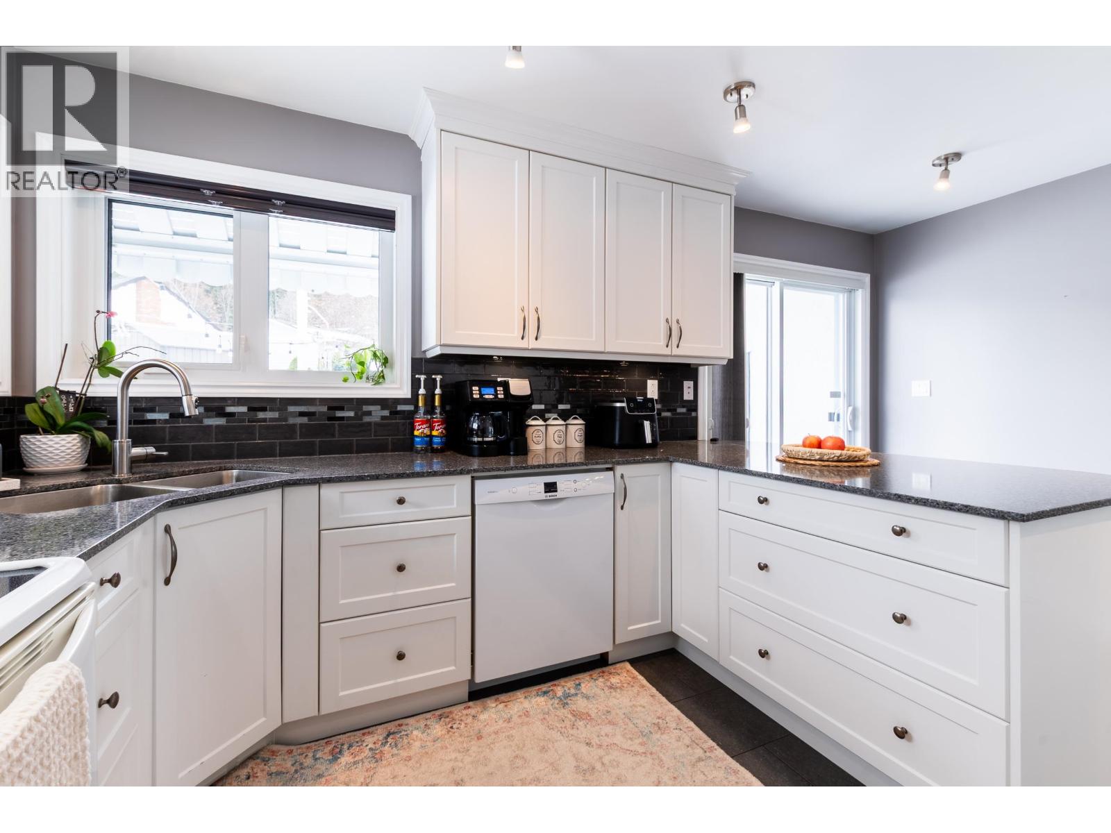 Photo 10 of 41 — 4549 DELTA PLACE · Prince George, BC