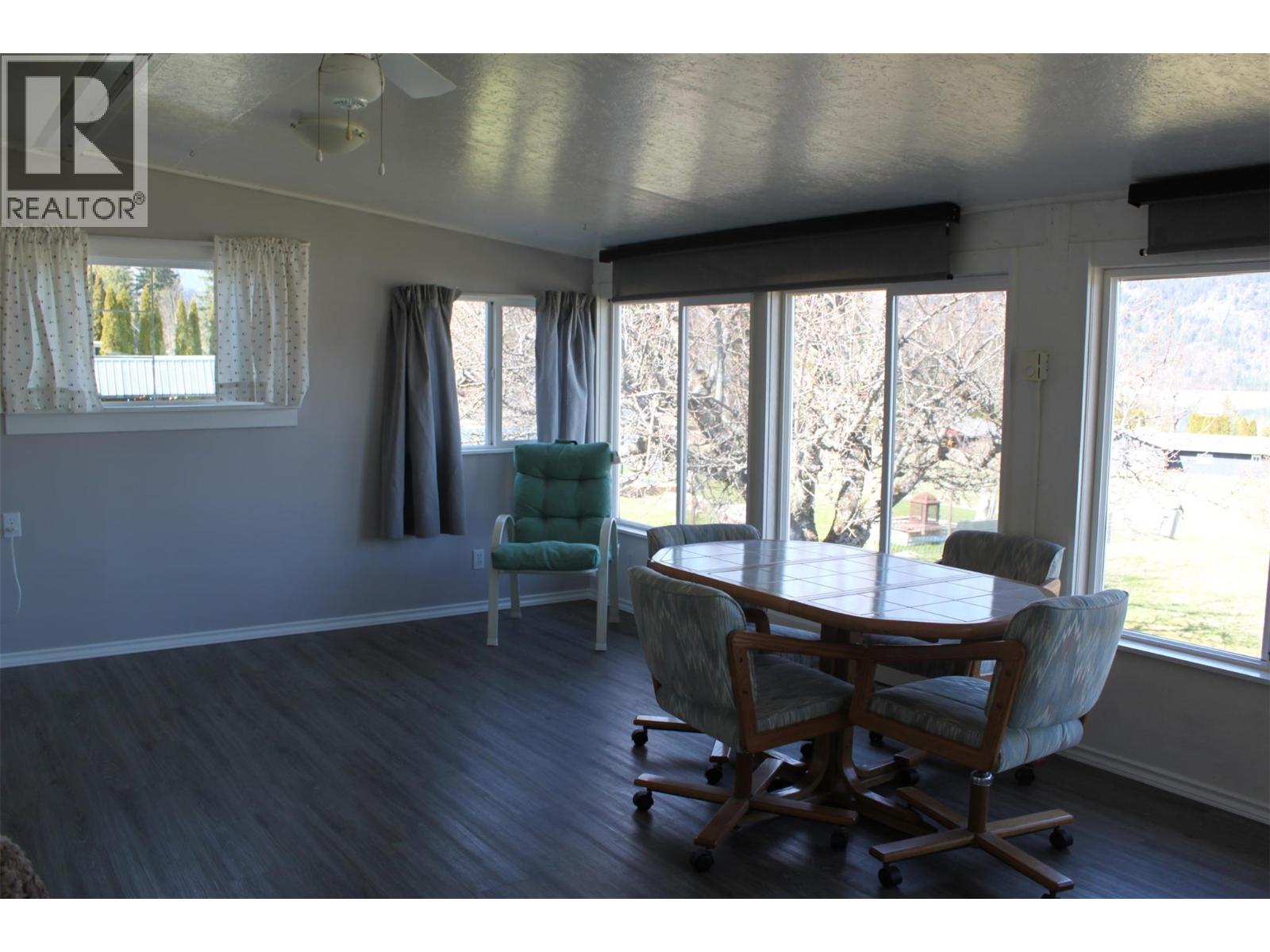 208 Maple Street - 10