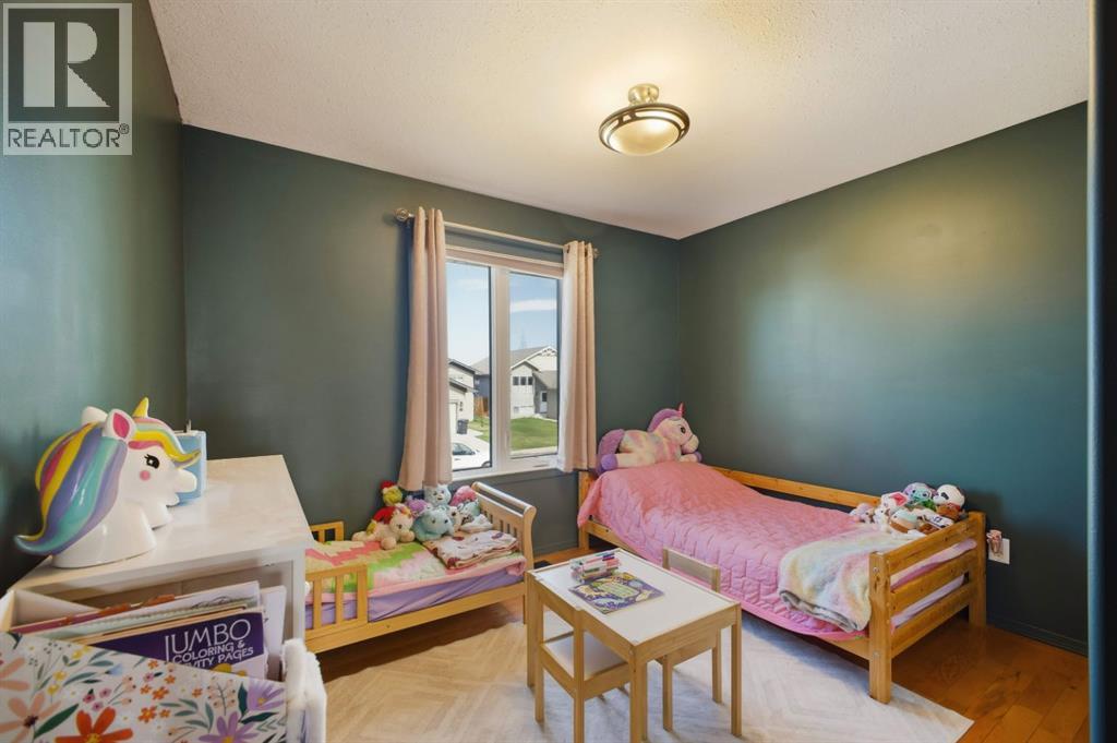 62 Mcdougall Close — photo 16