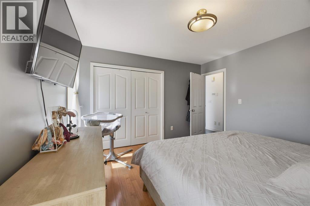 62 Mcdougall Close — photo 20