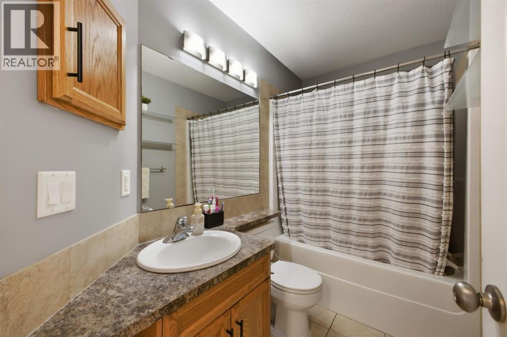 62 Mcdougall Close — photo 17