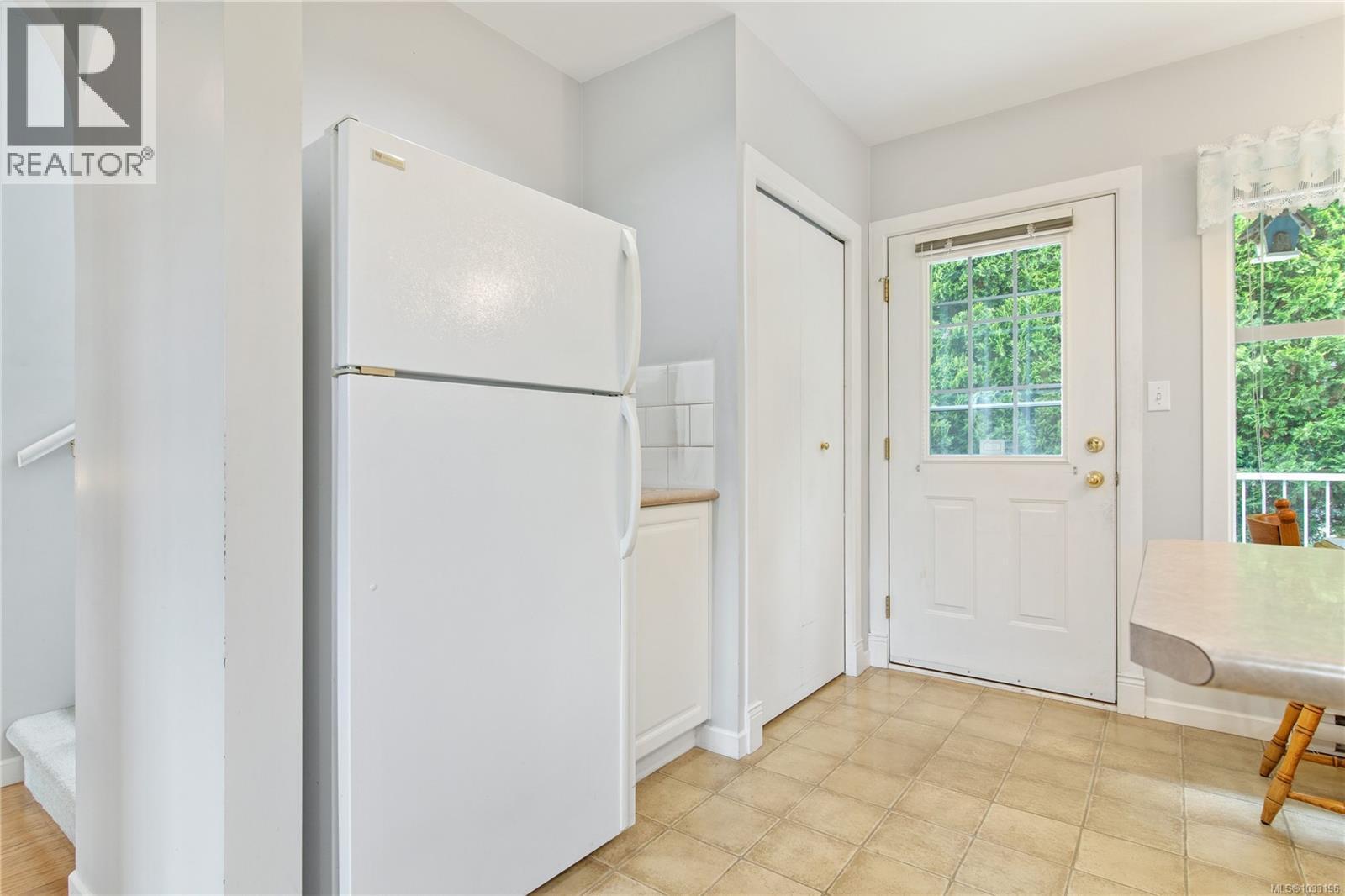 4 4073 Blackberry Lane, Saanich