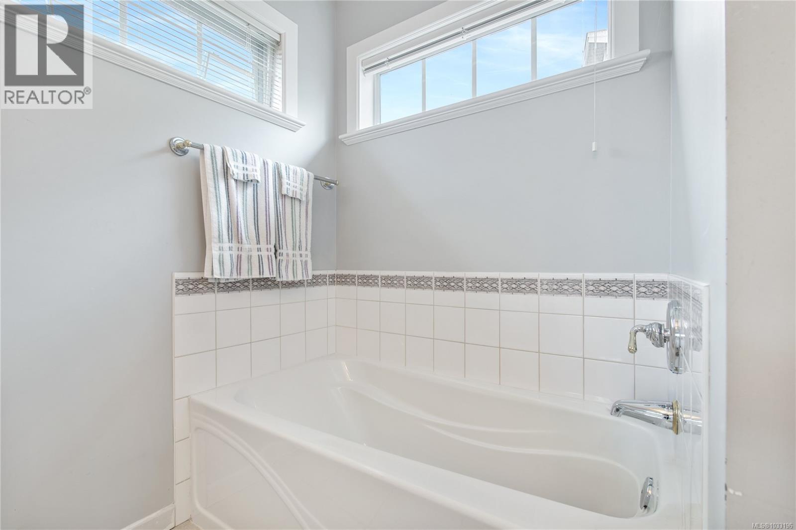 4 4073 Blackberry Lane, Saanich