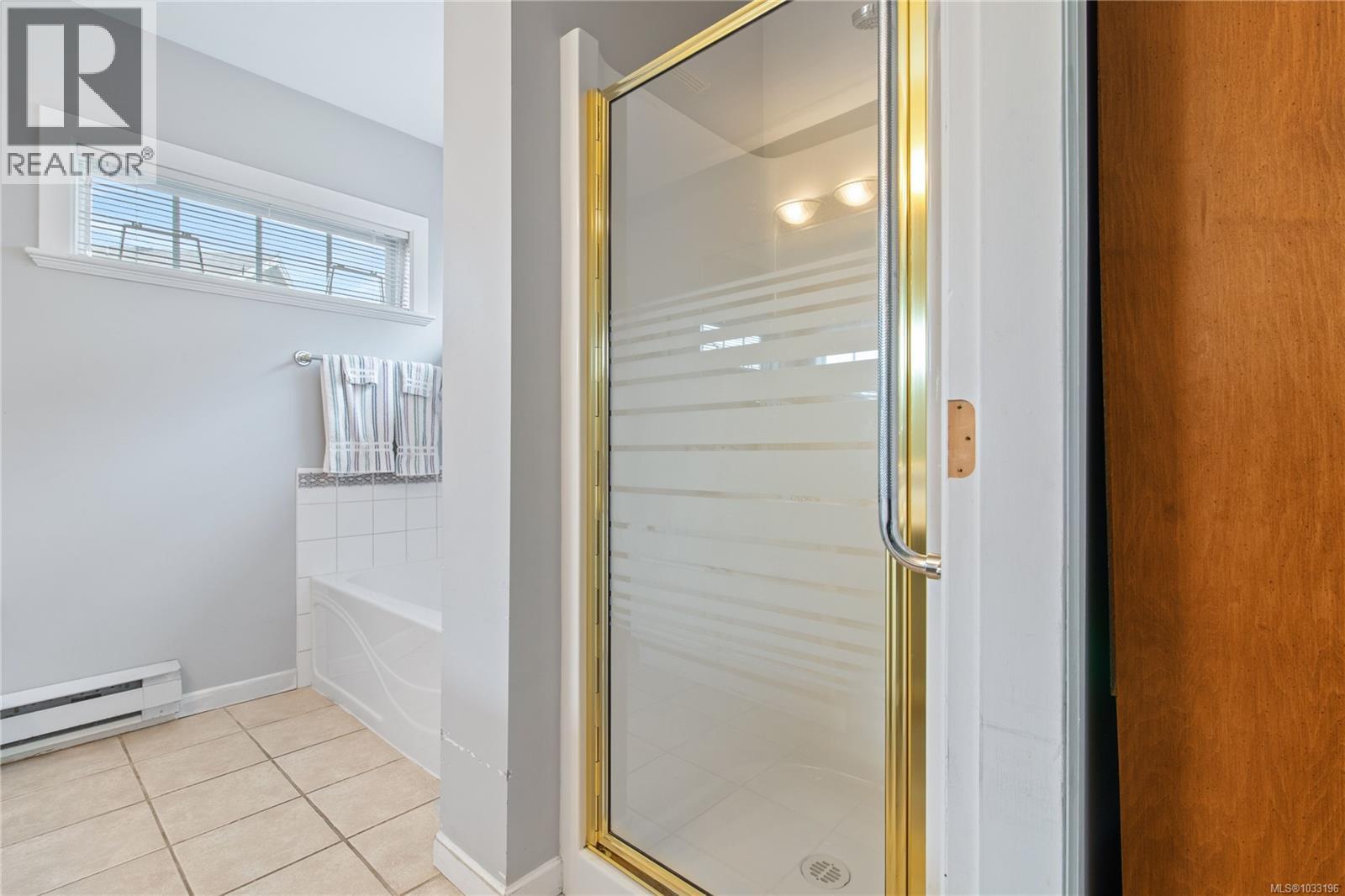 4 4073 Blackberry Lane, Saanich