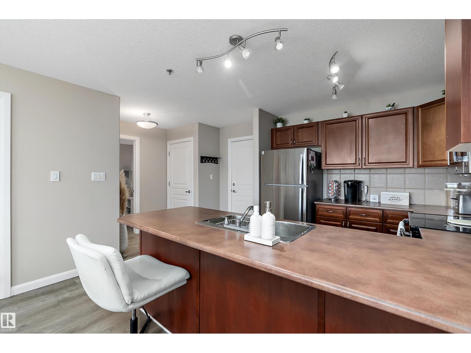 #301 530 HOOKE RD NW - 10