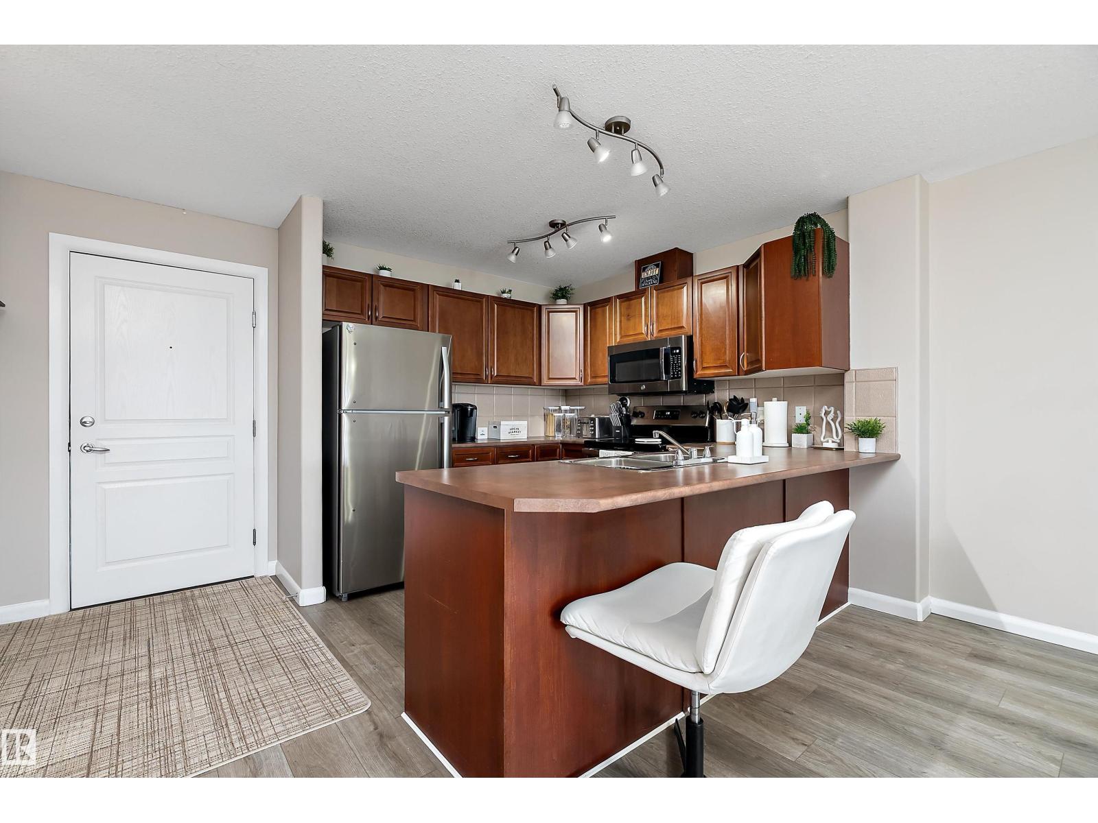 #301 530 HOOKE RD NW - 4
