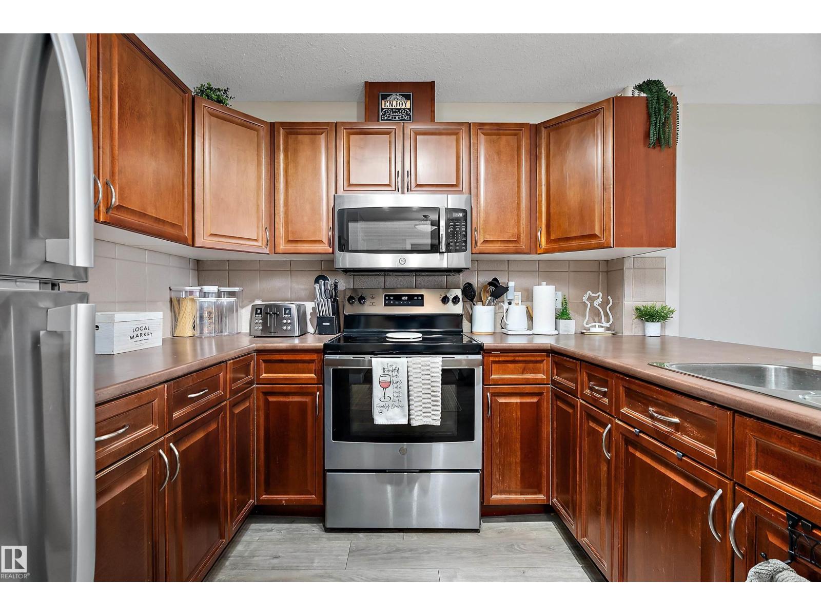 #301 530 HOOKE RD NW - 7