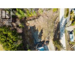 2622 Woodland Place, Blind Bay, BC V0E1H2 Photo 9