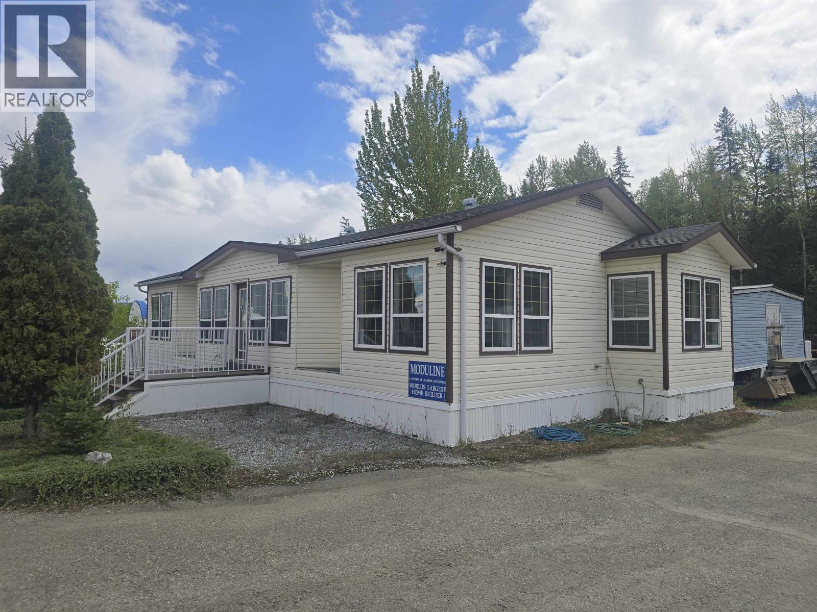 Living room of 2033-2041 1ST AVENUE · Prince George, BC
