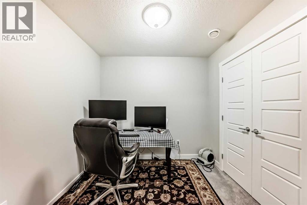 10097 46 Street NE - 31