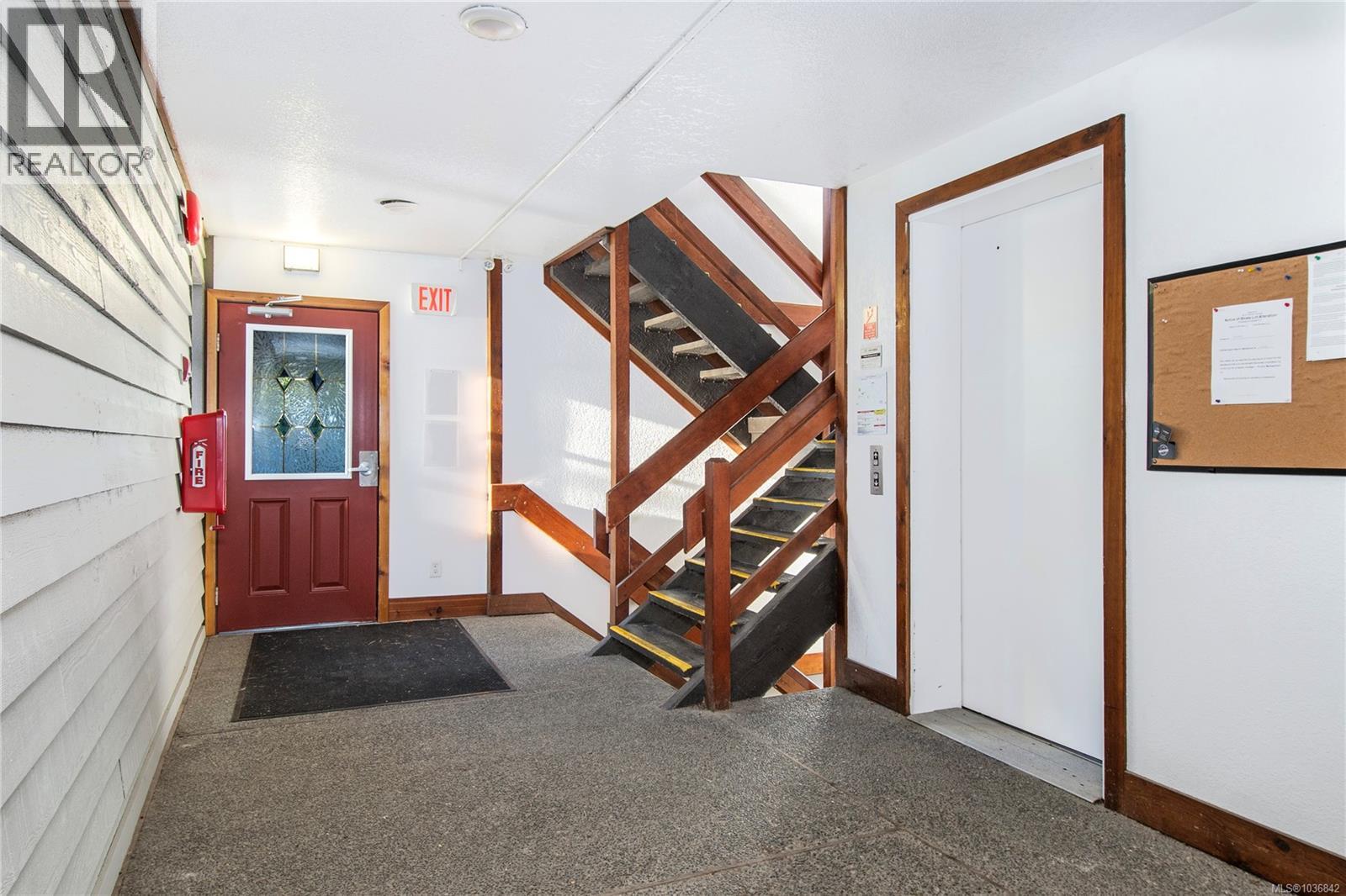 #2203 27 Island Hwy S - 21