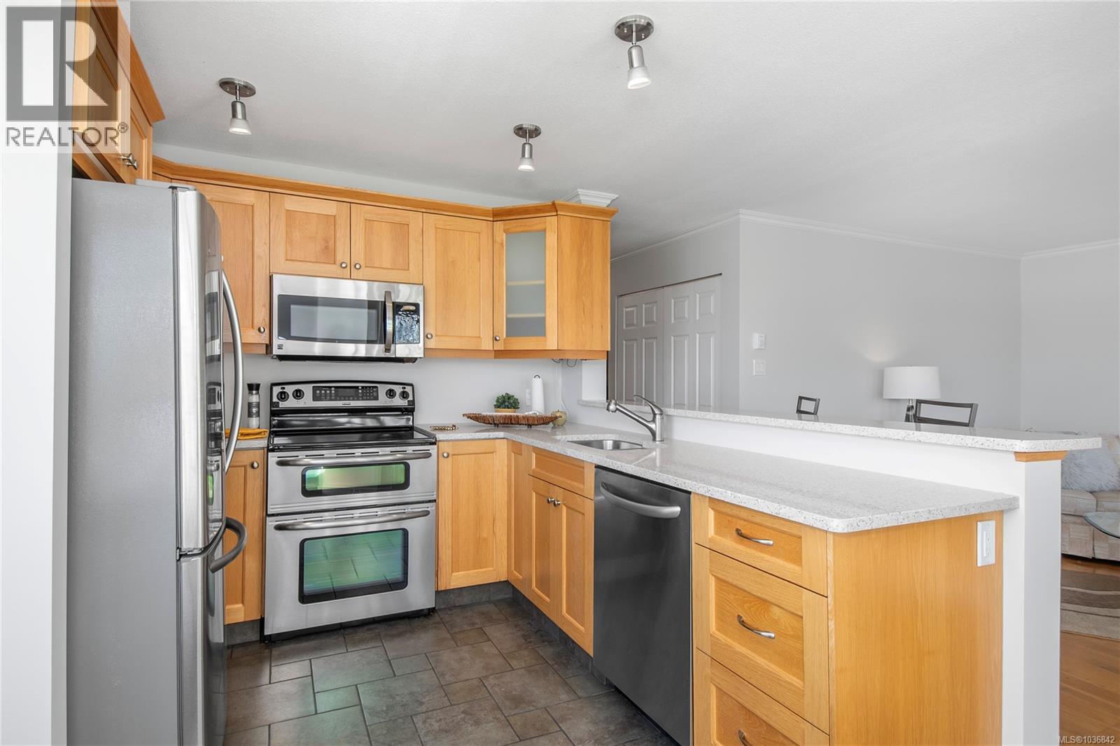 #2203 27 Island Hwy S - 3