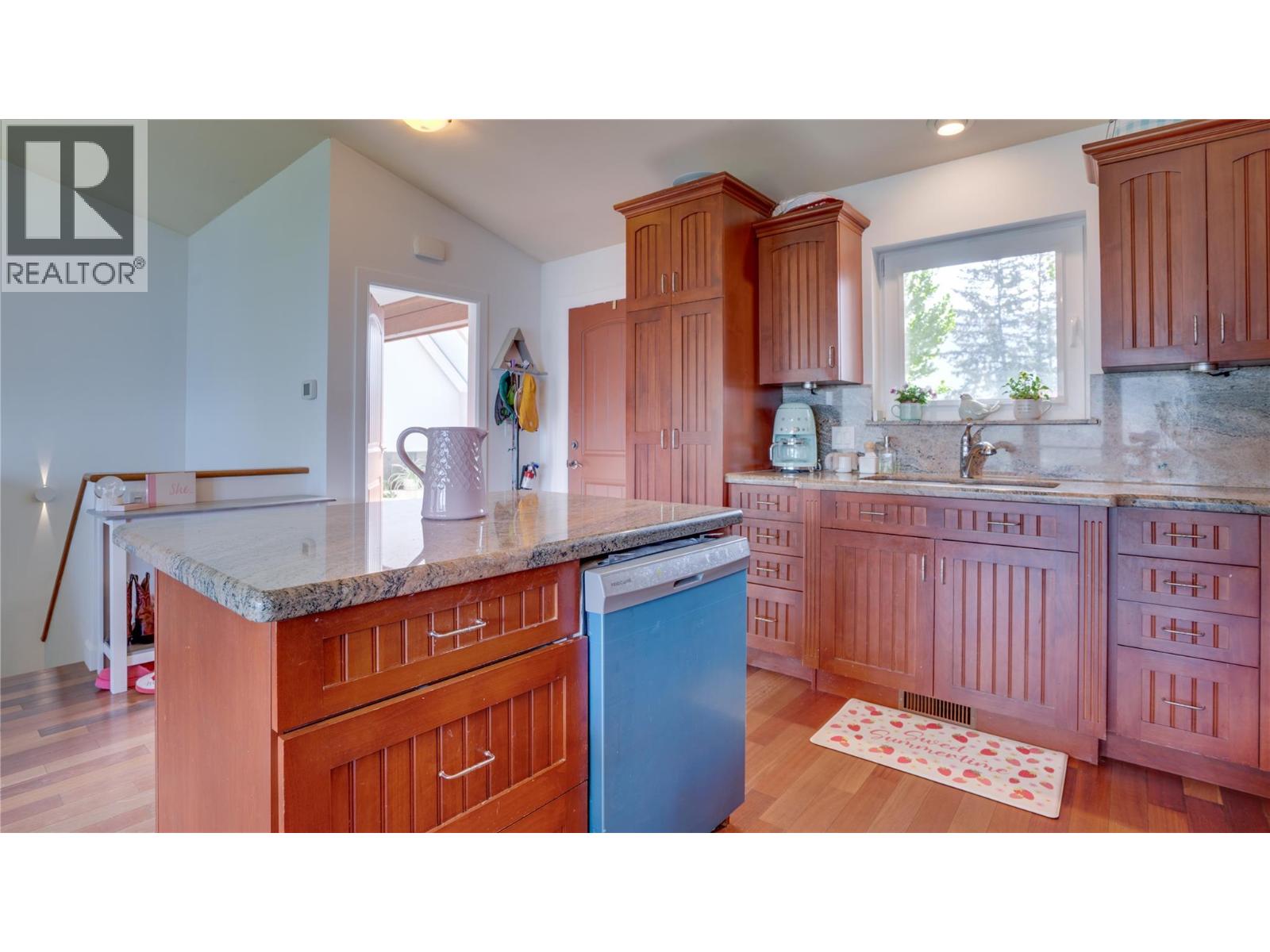 102 500 Old Spallumcheen Road, Sicamous