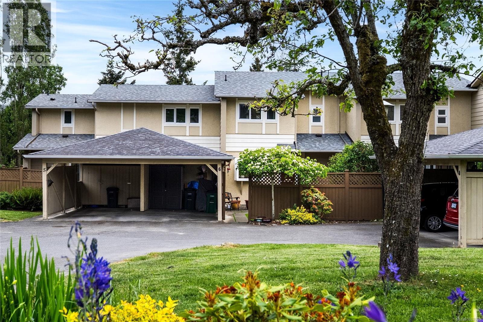 6 3981 Nelthorpe Street, Saanich