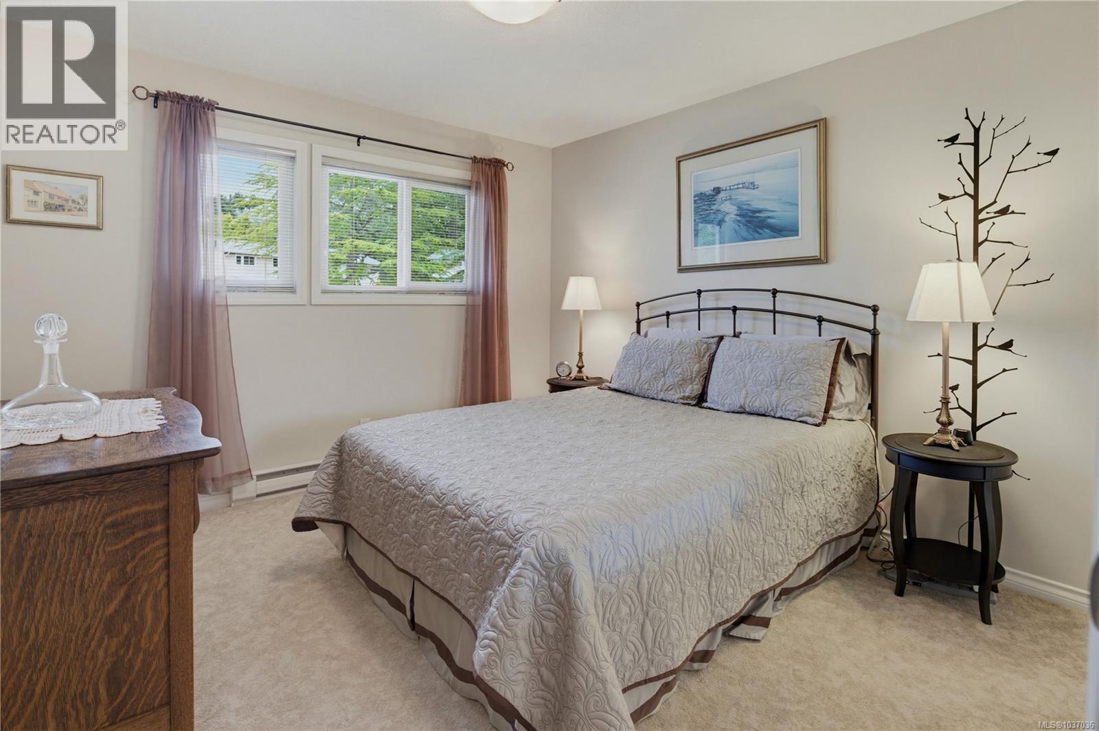 6 3981 Nelthorpe Street, Saanich