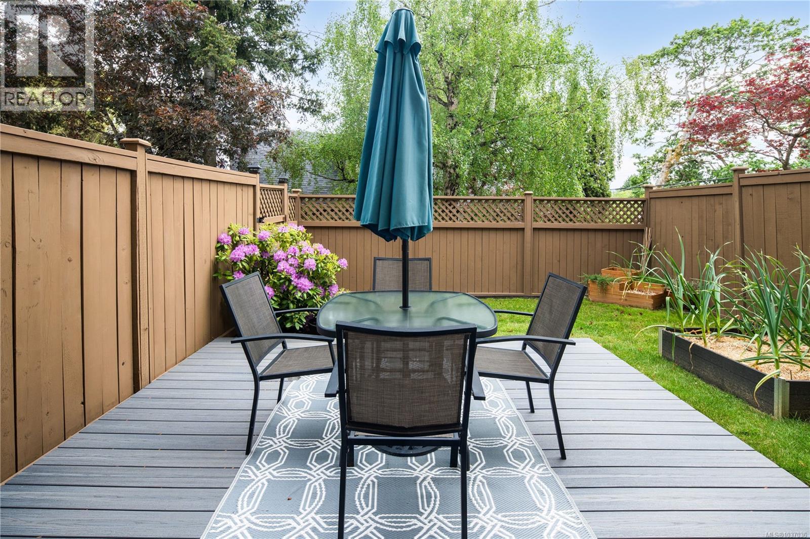 6 3981 Nelthorpe Street, Saanich