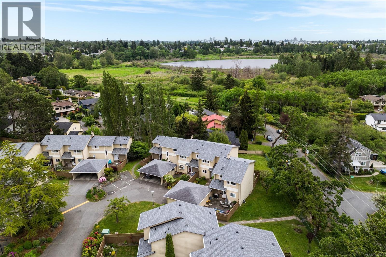 6 3981 Nelthorpe Street, Saanich