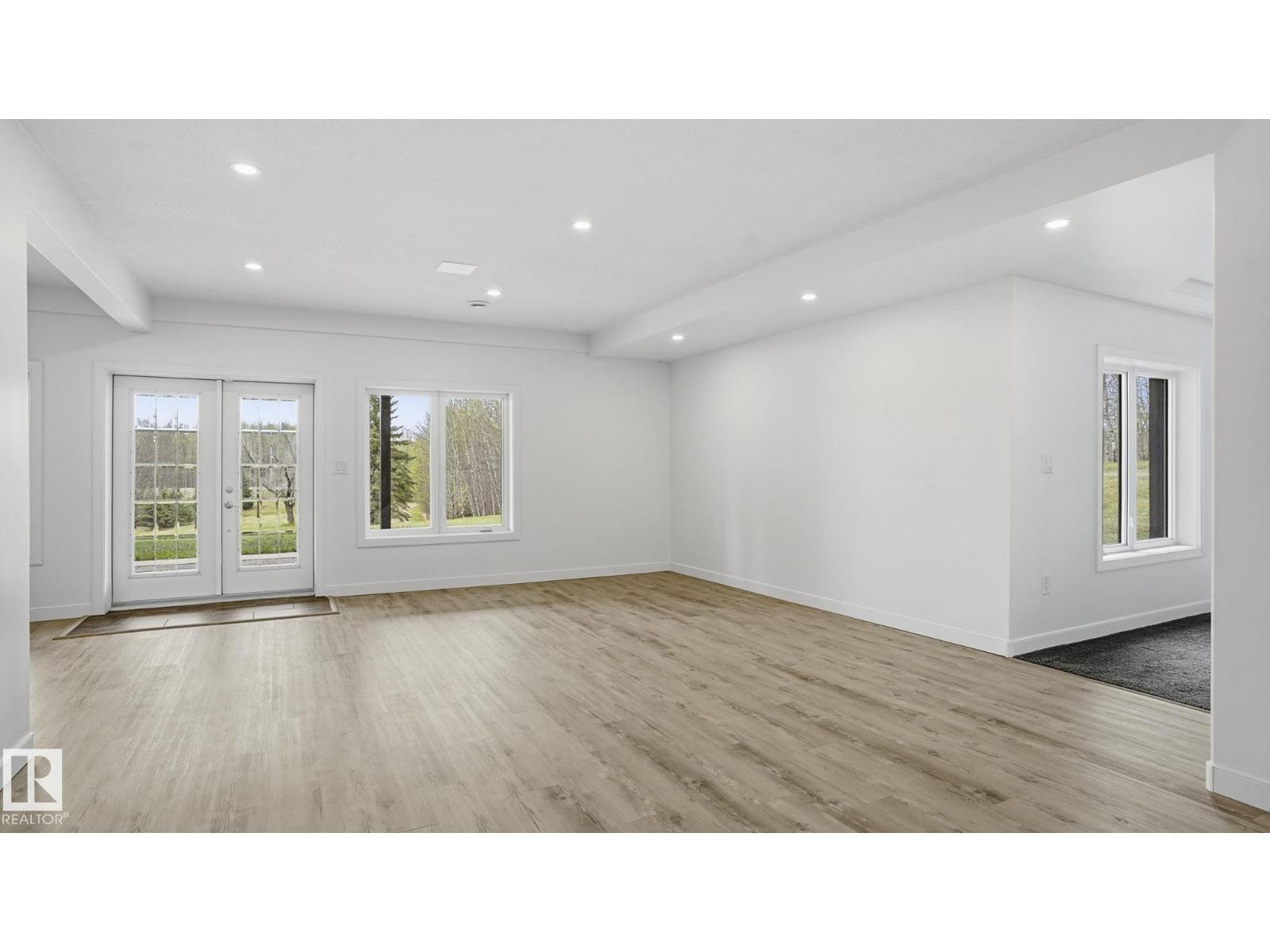 #22 52421 RGE ROAD 15 - 26
