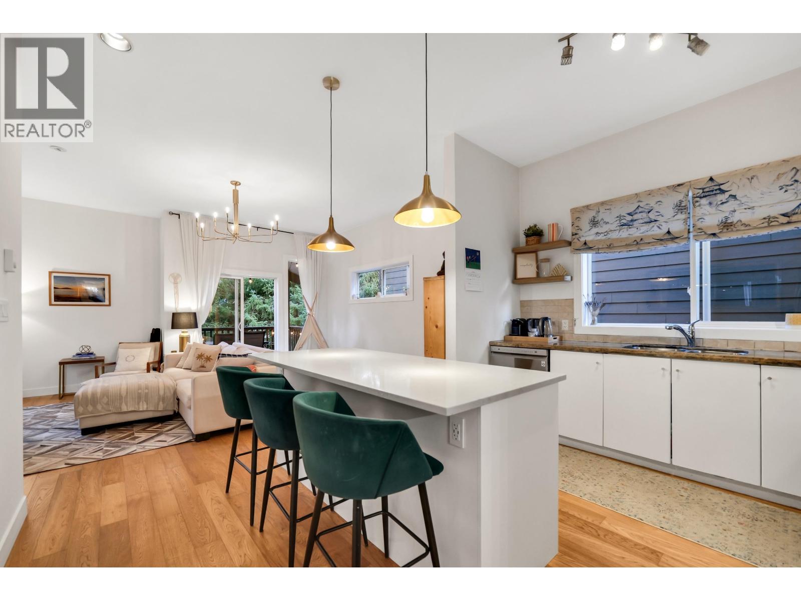 21 40137 GOVERNMENT ROAD, Squamish