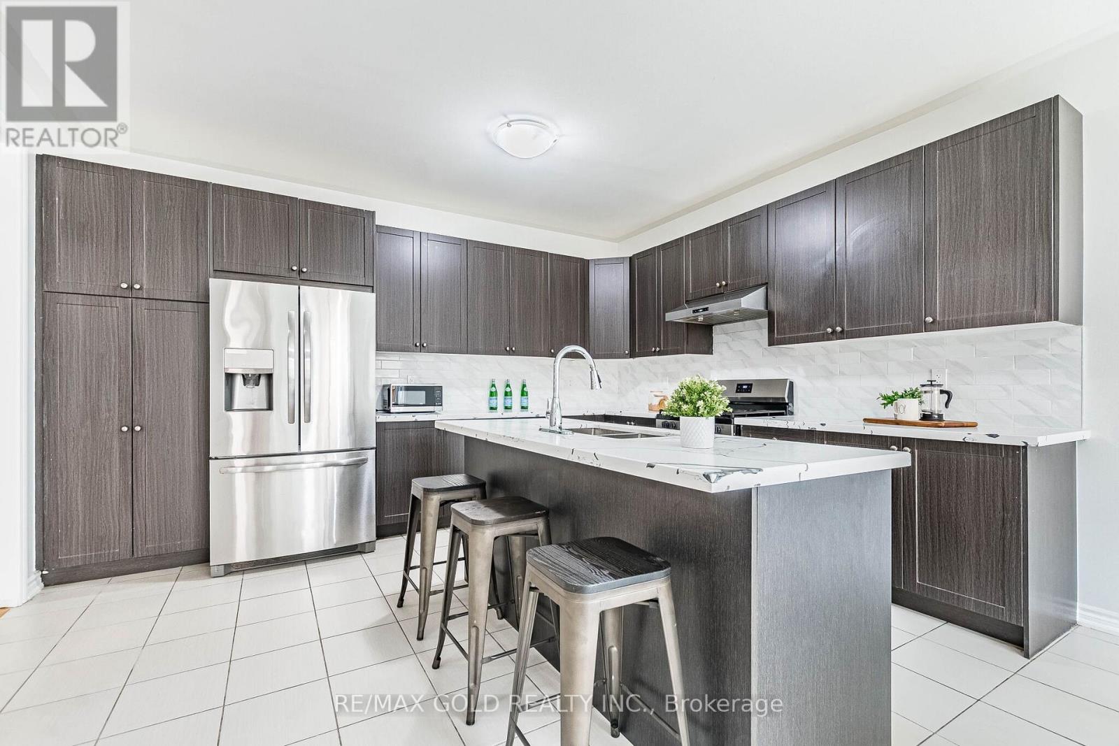 44 ROULETTE CRESCENT - 15