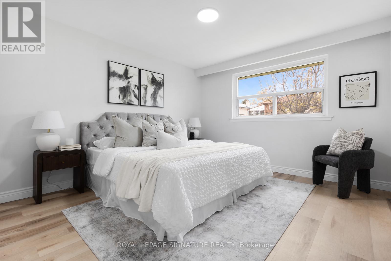 17 NORFIELD CRESCENT - 17