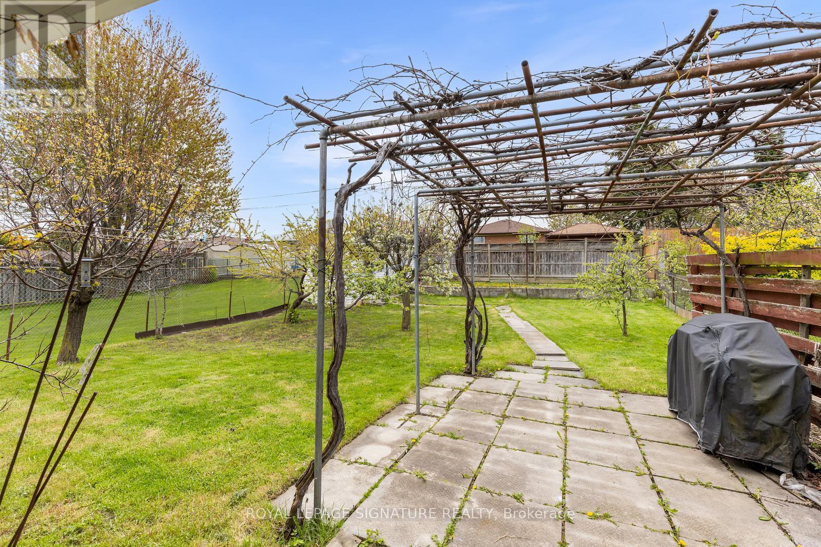 17 NORFIELD CRESCENT - 31